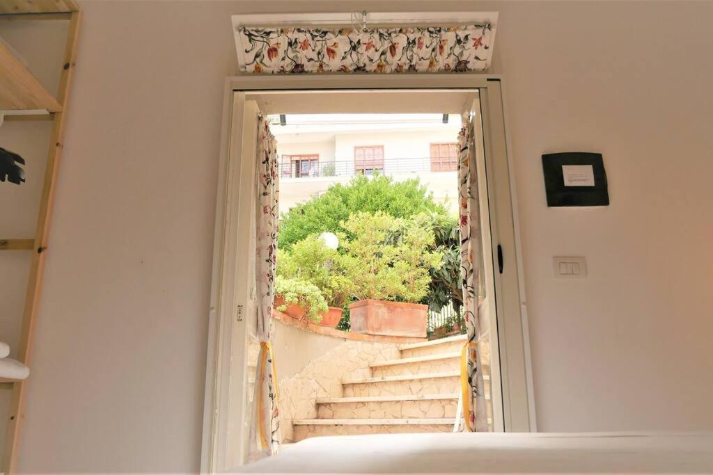 House With Garden And Parking Space In Mergellina Neapel Exterior foto